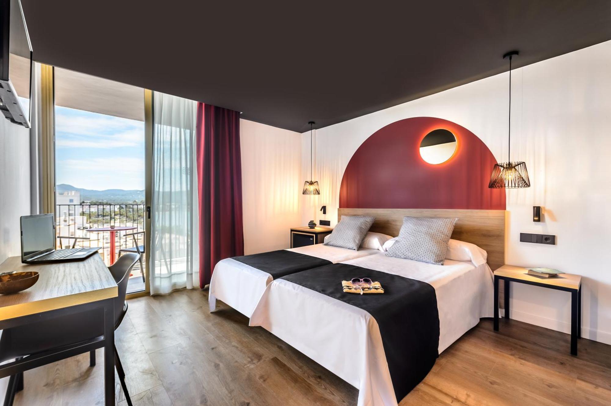 Twin Room Lateral Sea View