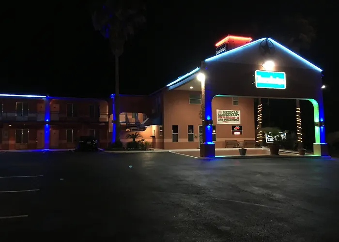 Hotel with view: Econo Lodge Inn & Suites Near Lackland Afb